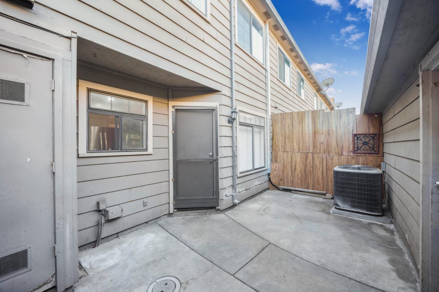 Detail Gallery Image 15 of 22 For 160 Gibson Dr #20,  Hollister,  CA 95023 - 3 Beds | 1/1 Baths