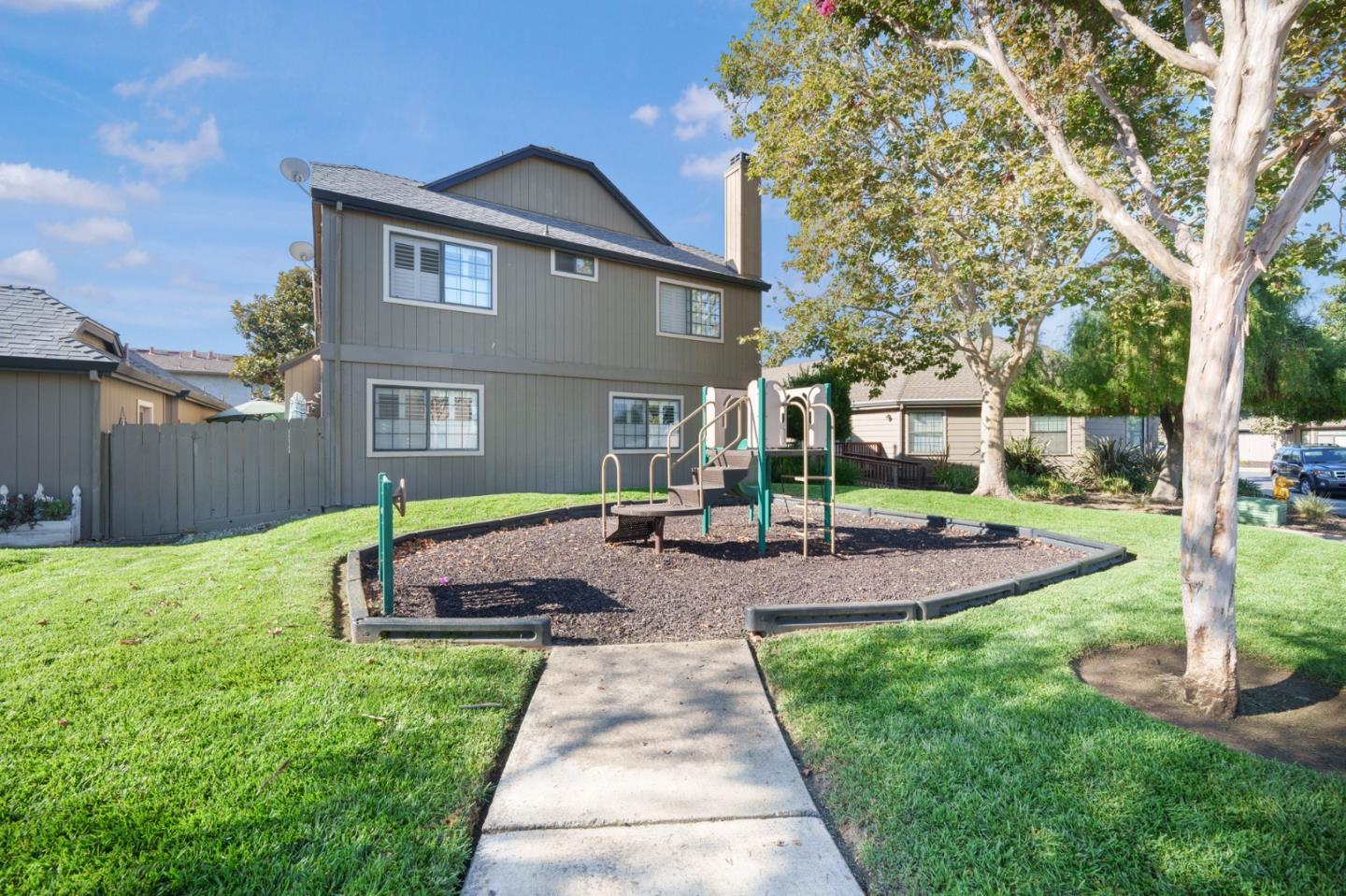 Detail Gallery Image 5 of 22 For 160 Gibson Dr #20,  Hollister,  CA 95023 - 3 Beds | 1/1 Baths