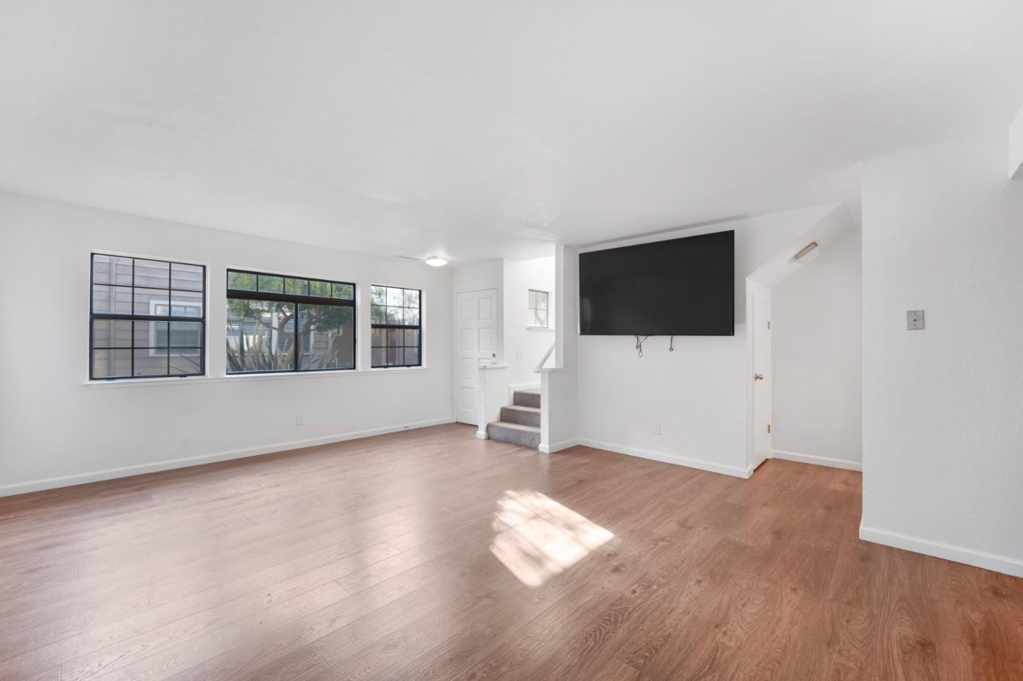 Detail Gallery Image 8 of 22 For 160 Gibson Dr #20,  Hollister,  CA 95023 - 3 Beds | 1/1 Baths