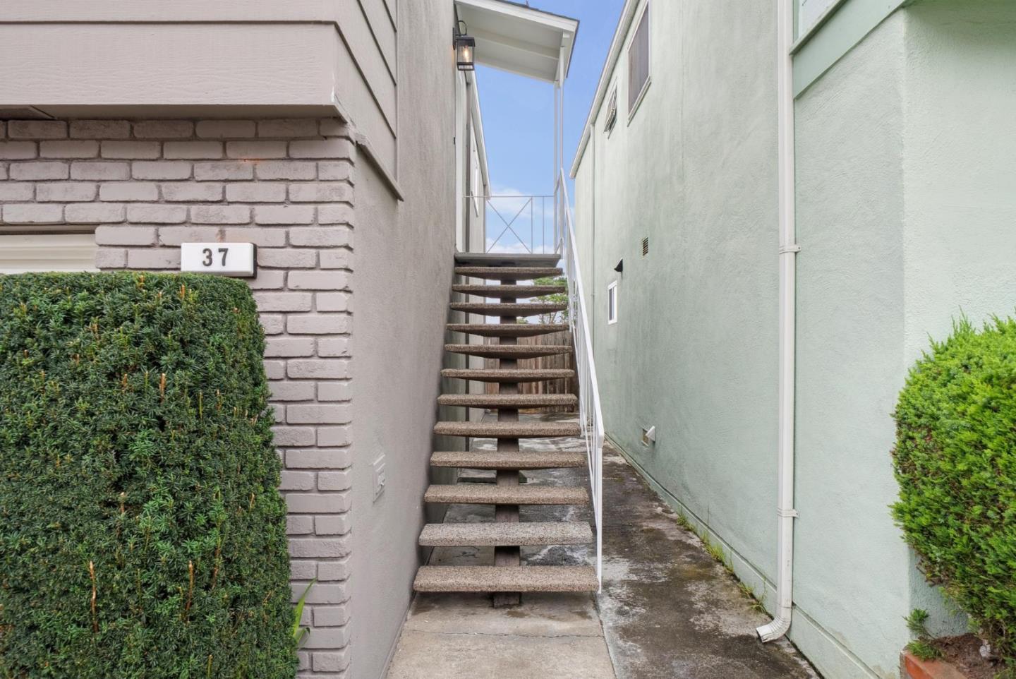 Detail Gallery Image 5 of 34 For 37 Canterbury Ave, Daly City,  CA 94015 - 3 Beds | 2 Baths