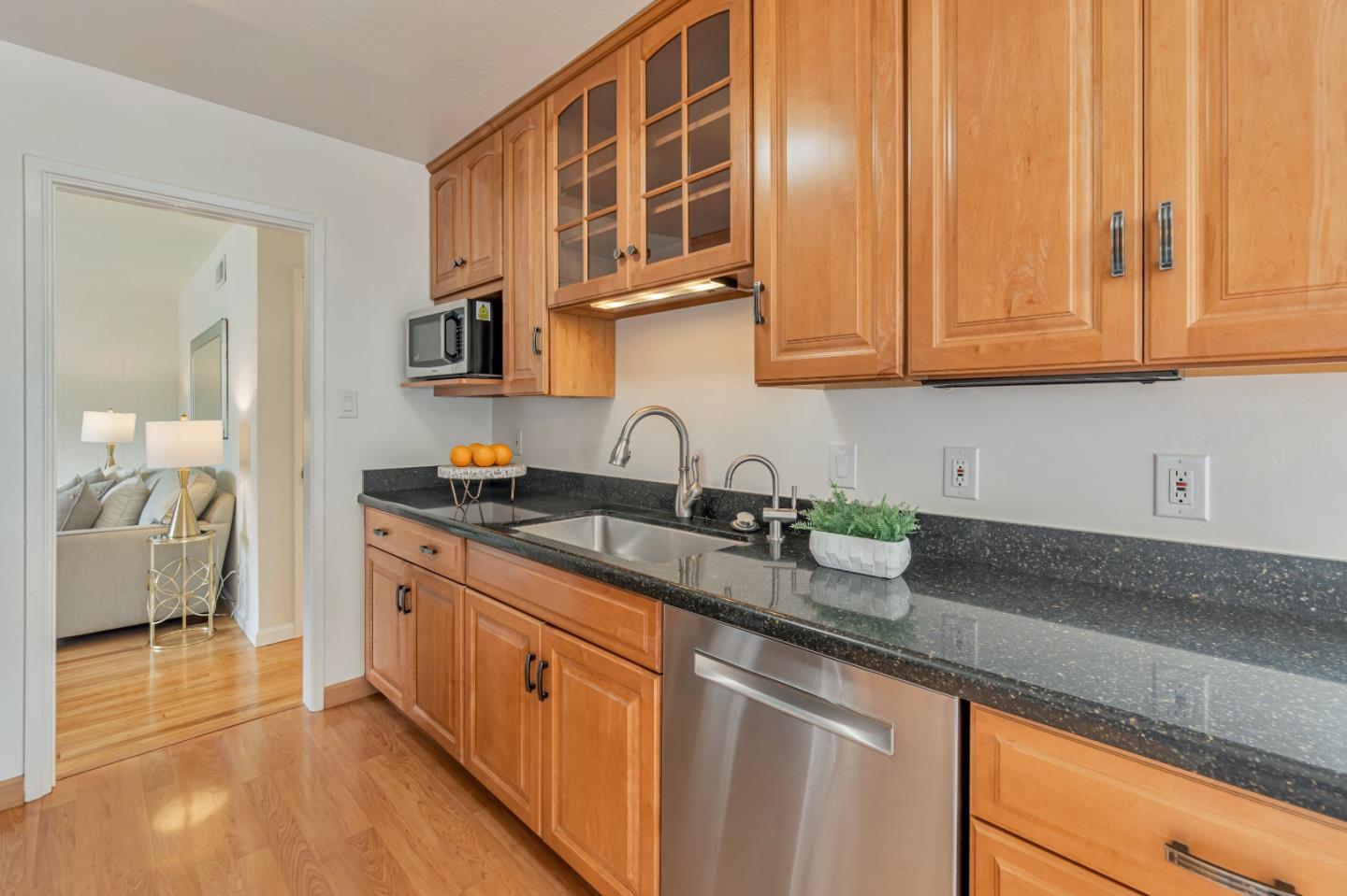 Detail Gallery Image 14 of 33 For 819 Standish Rd, Pacifica,  CA 94044 - 3 Beds | 2 Baths