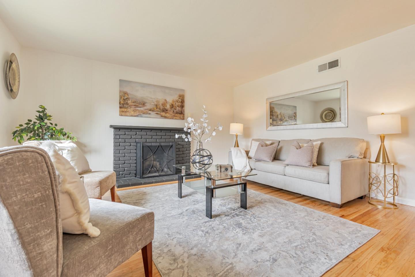 Detail Gallery Image 4 of 33 For 819 Standish Rd, Pacifica,  CA 94044 - 3 Beds | 2 Baths