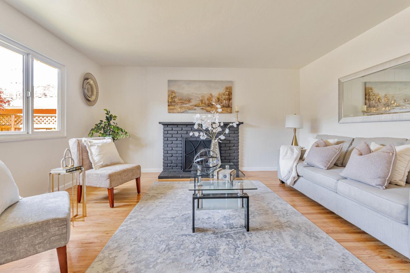 Detail Gallery Image 8 of 33 For 819 Standish Rd, Pacifica,  CA 94044 - 3 Beds | 2 Baths