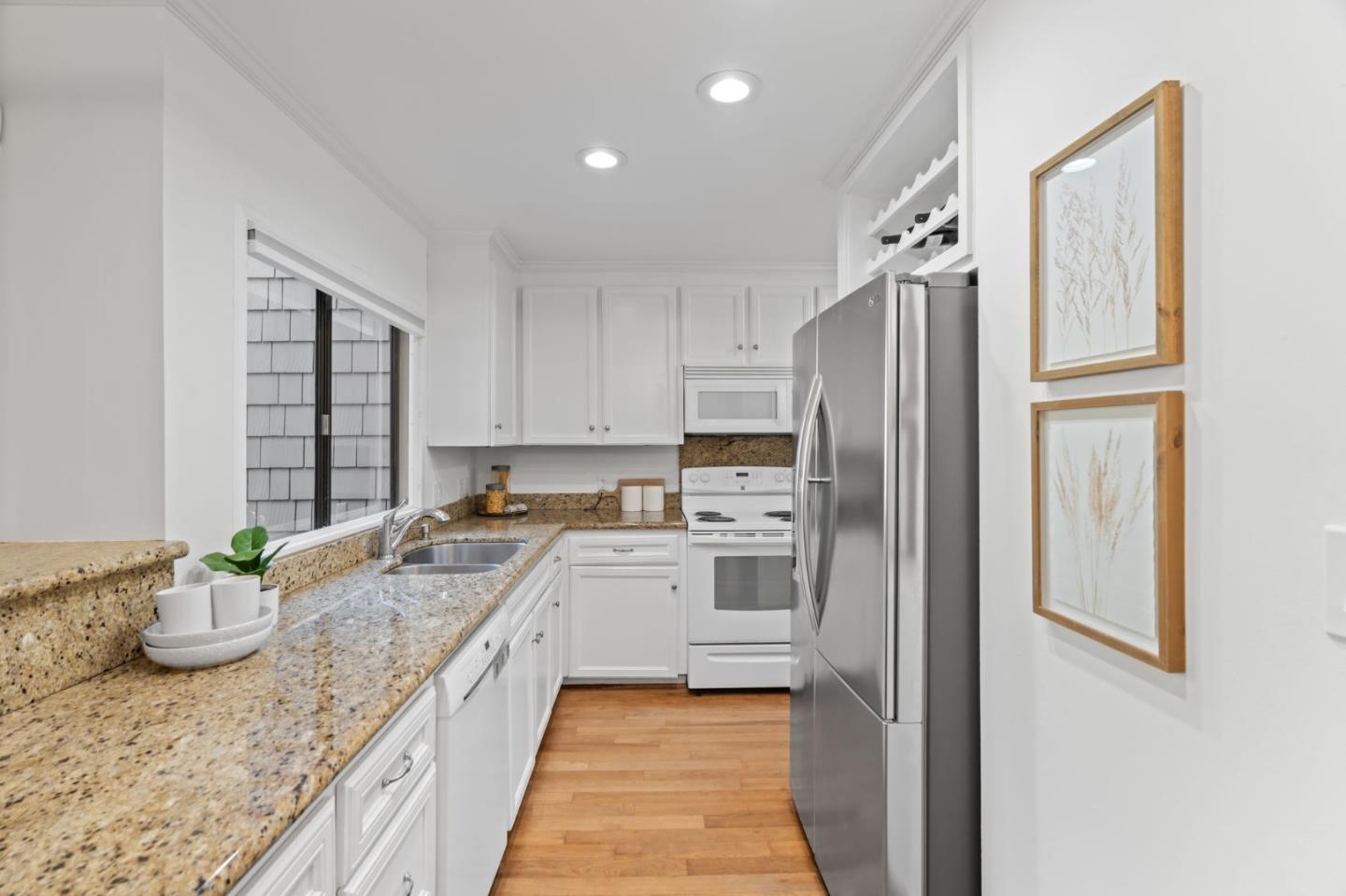 Detail Gallery Image 11 of 40 For 2146 Sand Hill Rd, Menlo Park,  CA 94025 - 3 Beds | 2/1 Baths