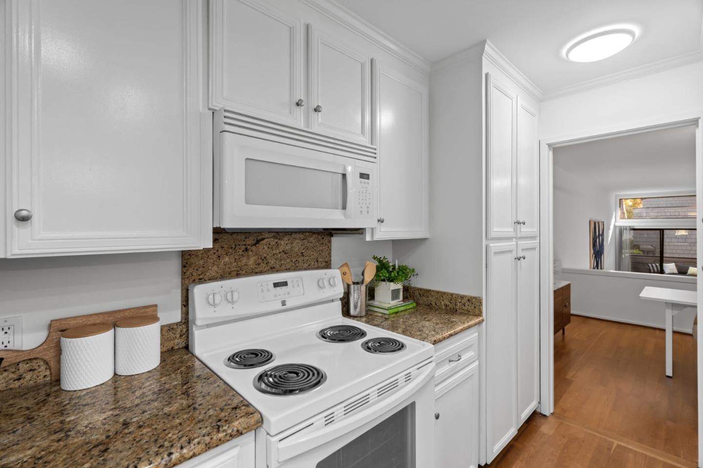 Detail Gallery Image 12 of 40 For 2146 Sand Hill Rd, Menlo Park,  CA 94025 - 3 Beds | 2/1 Baths
