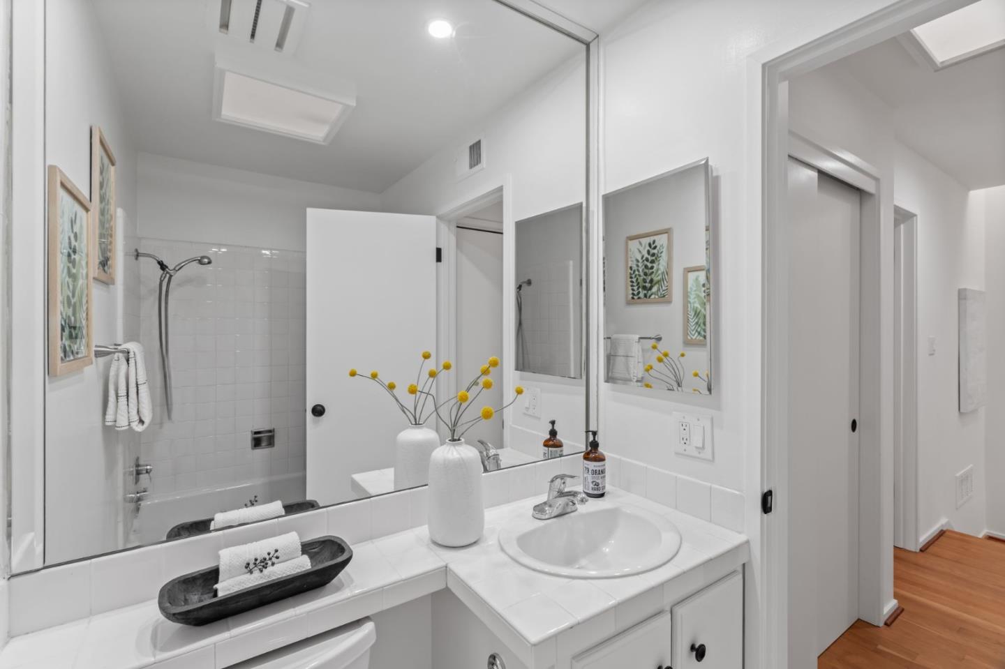 Detail Gallery Image 22 of 40 For 2146 Sand Hill Rd, Menlo Park,  CA 94025 - 3 Beds | 2/1 Baths