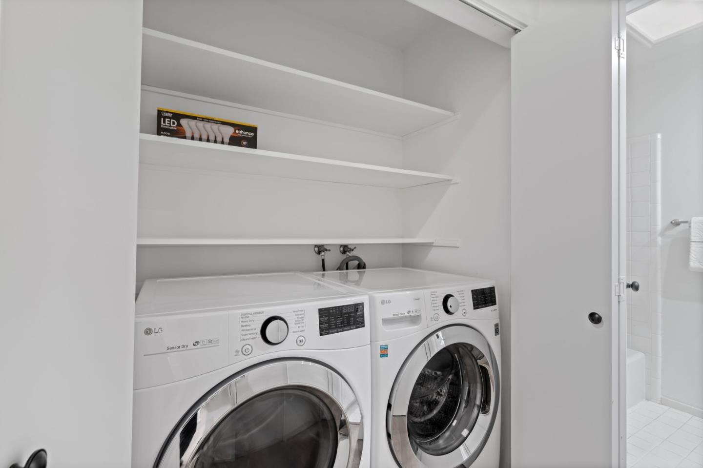Detail Gallery Image 32 of 40 For 2146 Sand Hill Rd, Menlo Park,  CA 94025 - 3 Beds | 2/1 Baths