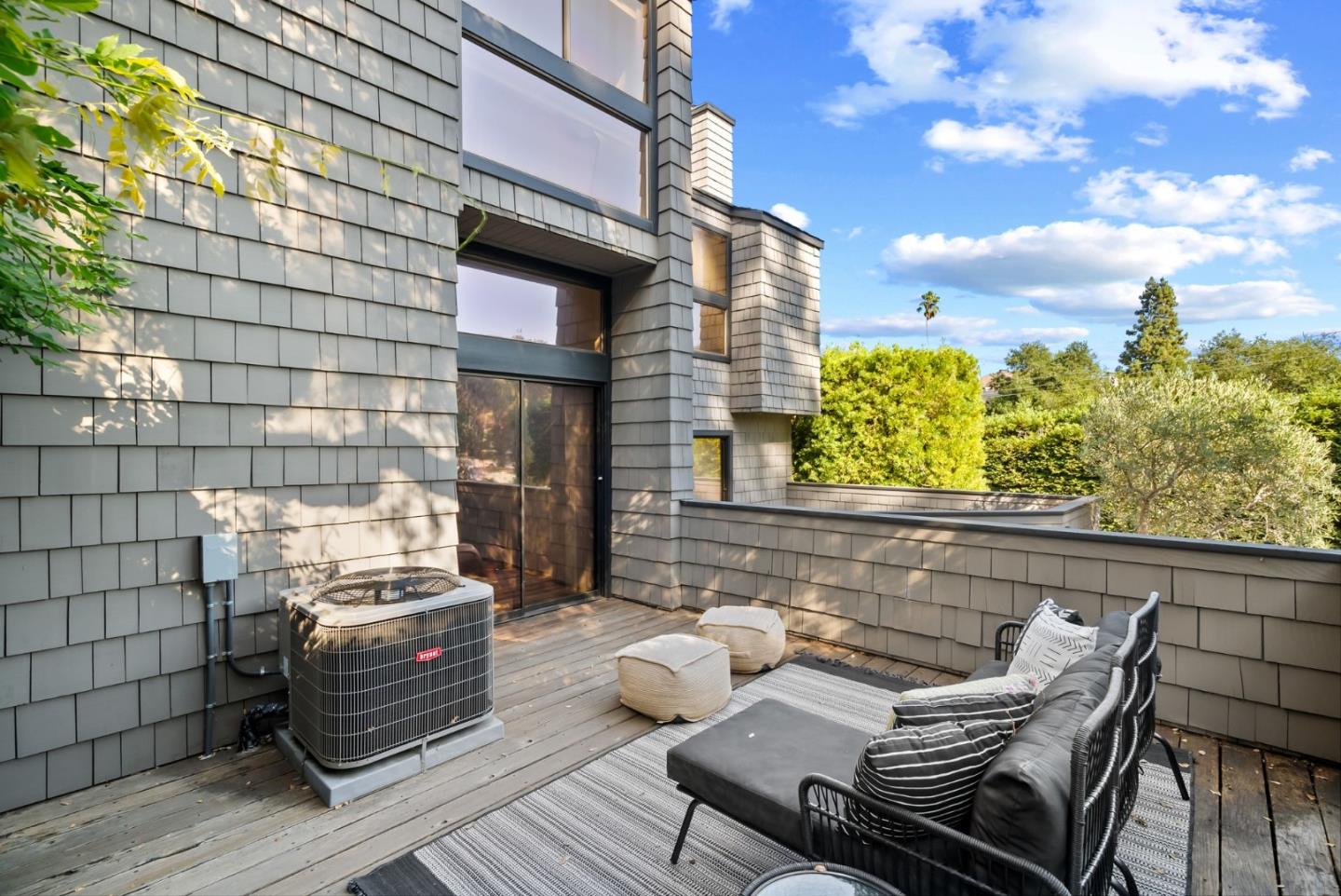 Detail Gallery Image 34 of 40 For 2146 Sand Hill Rd, Menlo Park,  CA 94025 - 3 Beds | 2/1 Baths