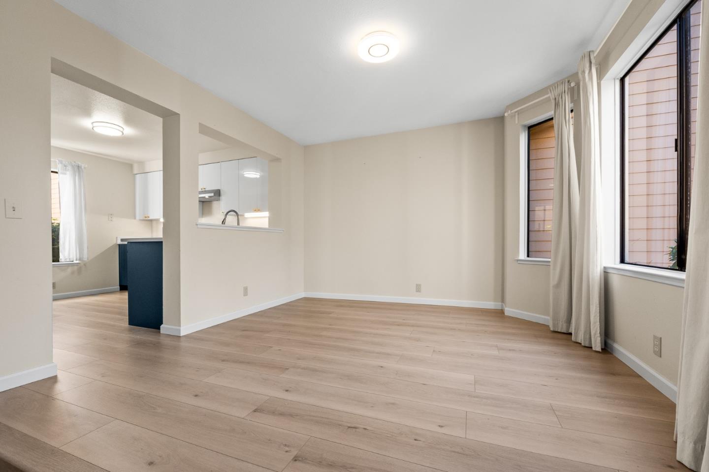 Detail Gallery Image 11 of 26 For 112 Crown Cir, South San Francisco,  CA 94080 - 2 Beds | 2/1 Baths