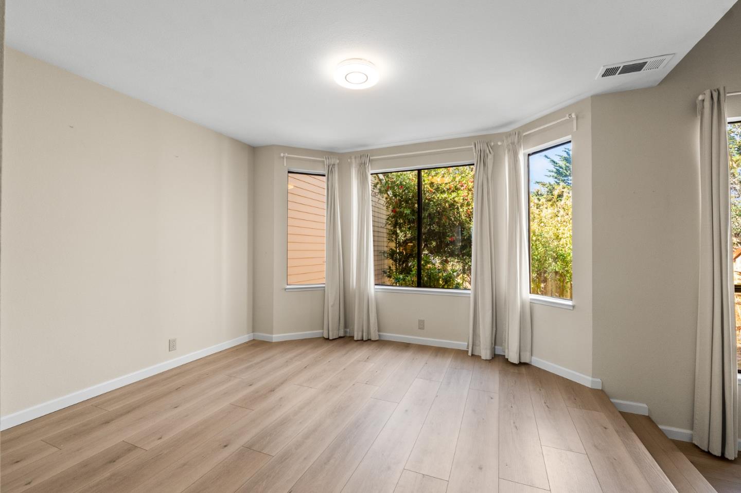 Detail Gallery Image 12 of 26 For 112 Crown Cir, South San Francisco,  CA 94080 - 2 Beds | 2/1 Baths