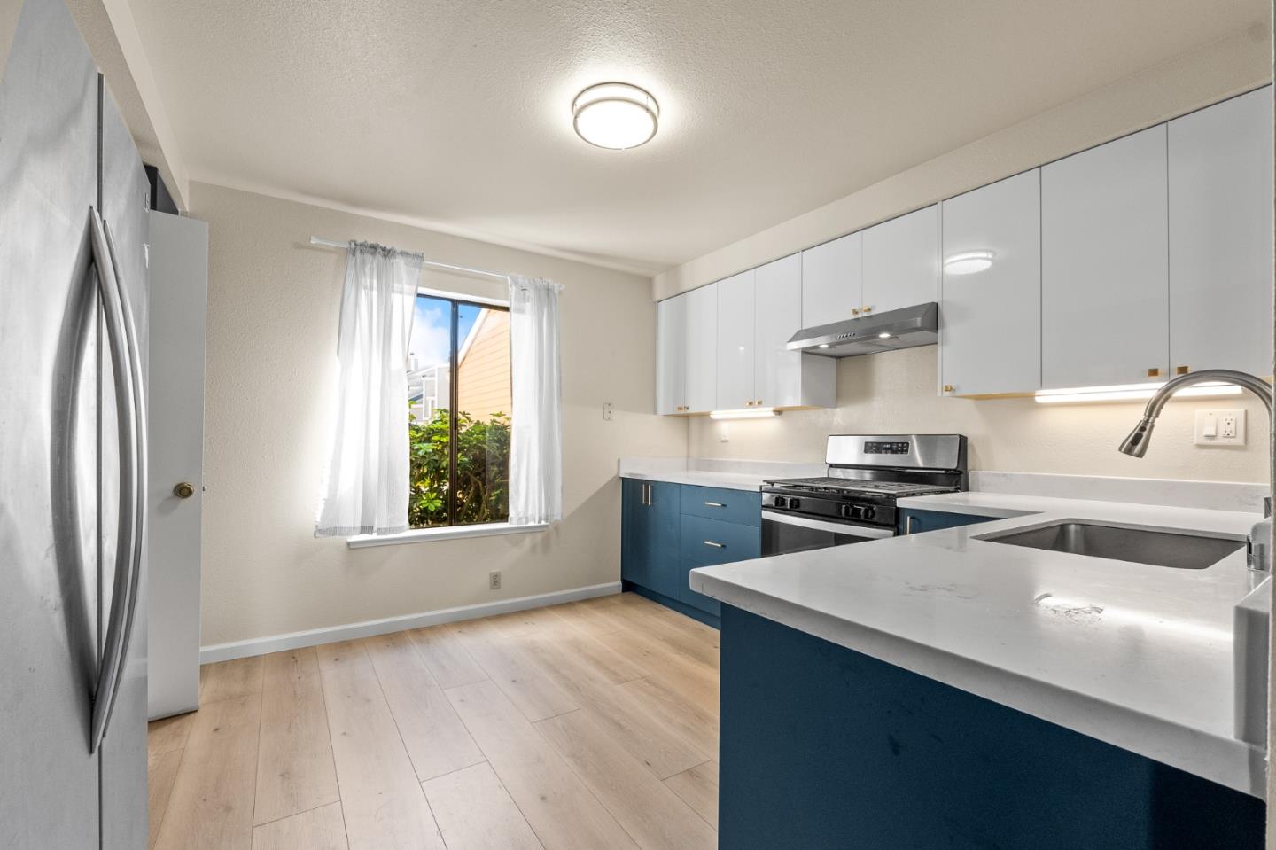 Detail Gallery Image 13 of 26 For 112 Crown Cir, South San Francisco,  CA 94080 - 2 Beds | 2/1 Baths