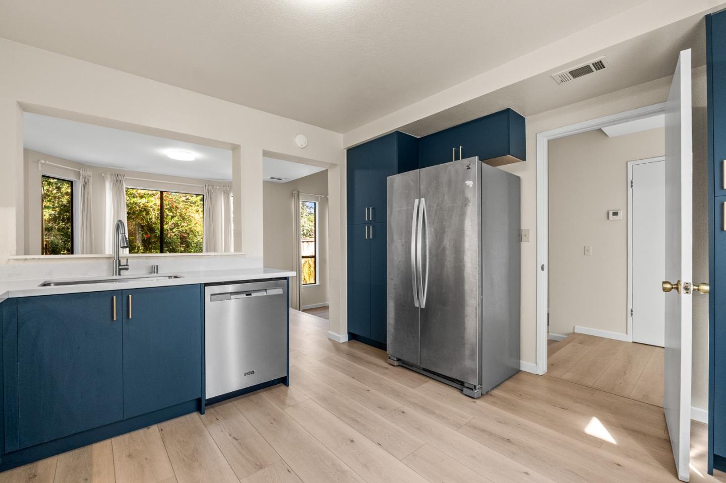 Detail Gallery Image 14 of 26 For 112 Crown Cir, South San Francisco,  CA 94080 - 2 Beds | 2/1 Baths