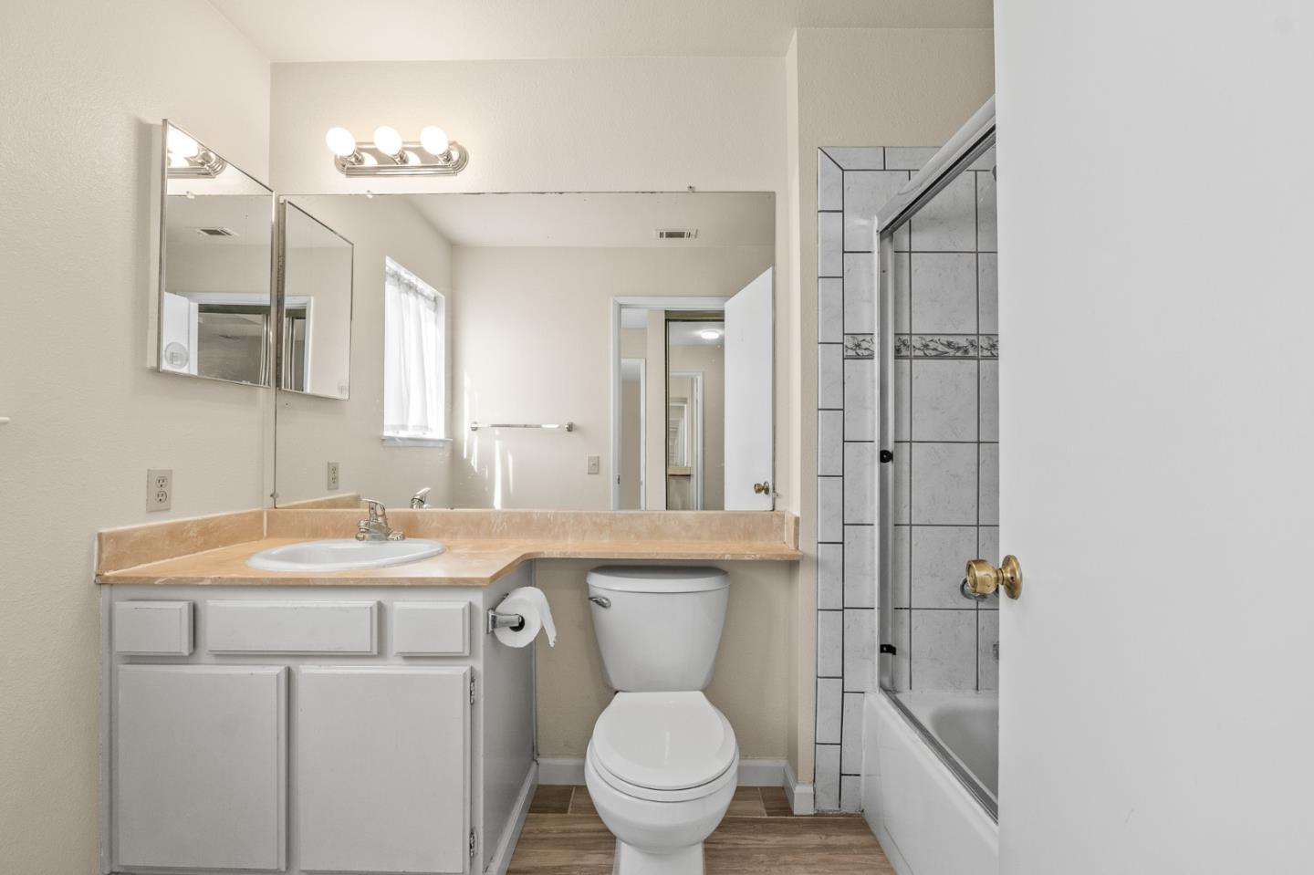 Detail Gallery Image 16 of 26 For 112 Crown Cir, South San Francisco,  CA 94080 - 2 Beds | 2/1 Baths