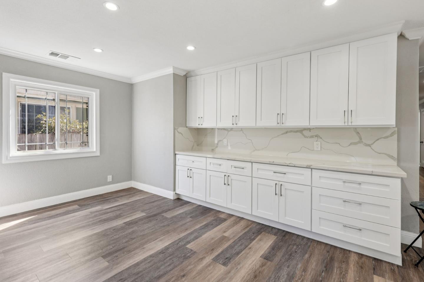 Detail Gallery Image 16 of 38 For 1120 Alberni St, East Palo Alto,  CA 94303 - 5 Beds | 3 Baths