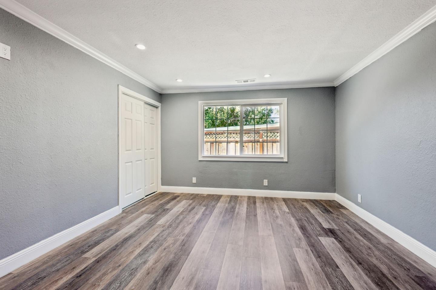 Detail Gallery Image 17 of 38 For 1120 Alberni St, East Palo Alto,  CA 94303 - 5 Beds | 3 Baths