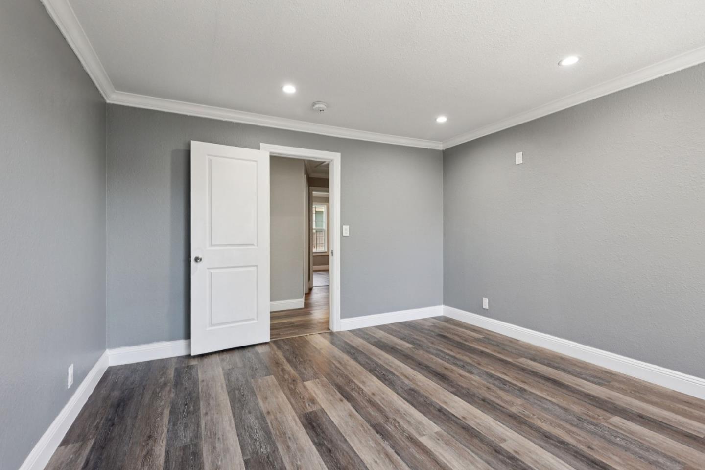 Detail Gallery Image 19 of 38 For 1120 Alberni St, East Palo Alto,  CA 94303 - 5 Beds | 3 Baths