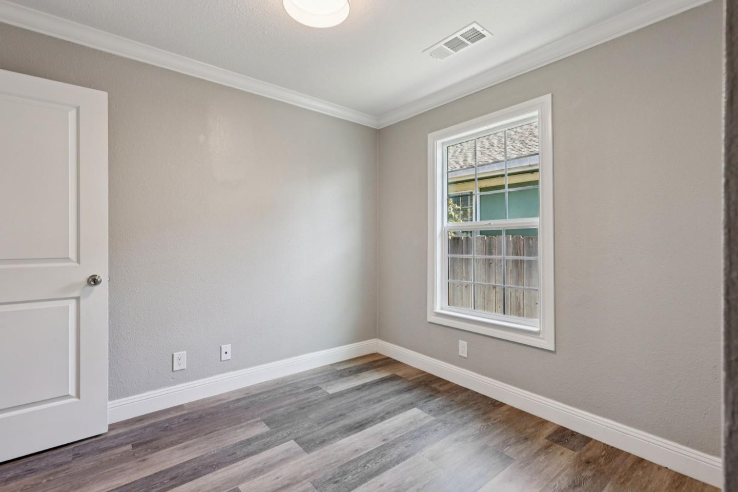 Detail Gallery Image 27 of 38 For 1120 Alberni St, East Palo Alto,  CA 94303 - 5 Beds | 3 Baths