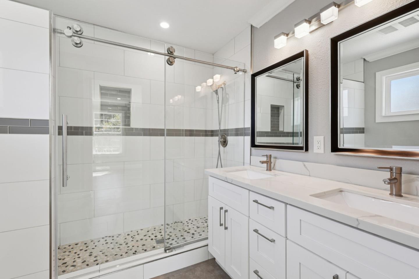 Detail Gallery Image 31 of 38 For 1120 Alberni St, East Palo Alto,  CA 94303 - 5 Beds | 3 Baths