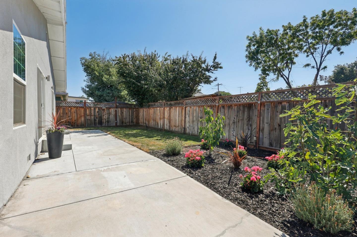 Detail Gallery Image 35 of 38 For 1120 Alberni St, East Palo Alto,  CA 94303 - 5 Beds | 3 Baths