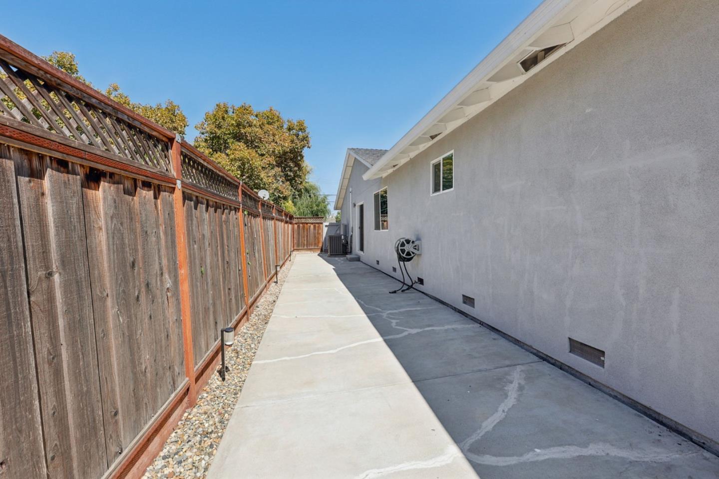 Detail Gallery Image 37 of 38 For 1120 Alberni St, East Palo Alto,  CA 94303 - 5 Beds | 3 Baths