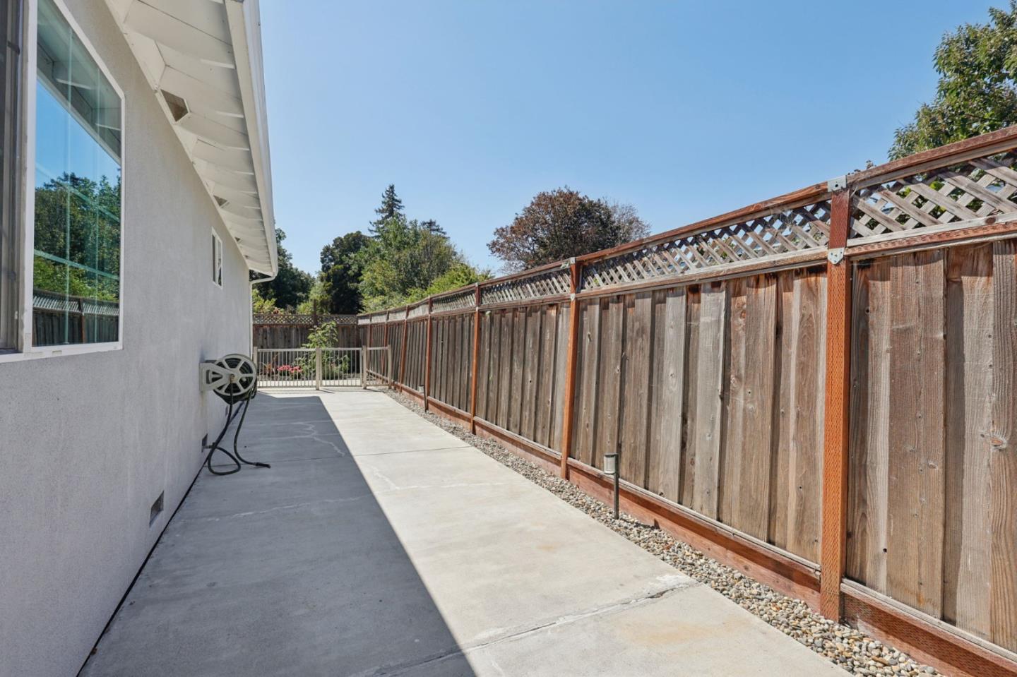 Detail Gallery Image 41 of 45 For 1120 Alberni St, East Palo Alto,  CA 94303 - 5 Beds | 3 Baths