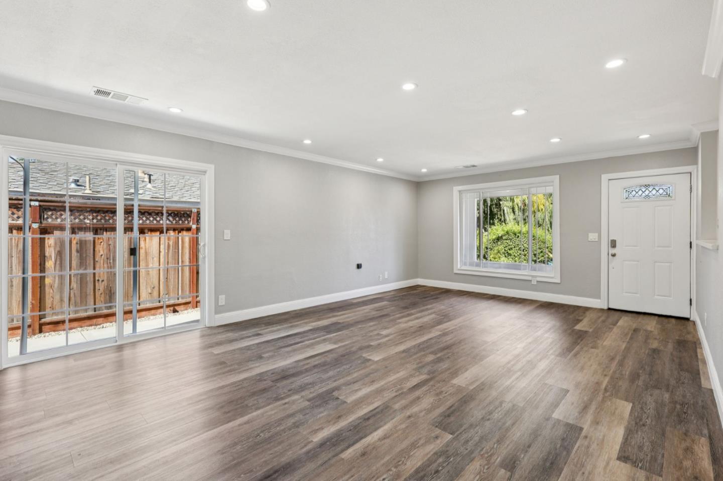 Detail Gallery Image 8 of 38 For 1120 Alberni St, East Palo Alto,  CA 94303 - 5 Beds | 3 Baths