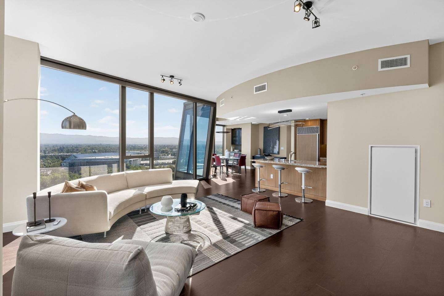 Detail Gallery Image 11 of 44 For 38 N Almaden Blvd #2001,  San Jose,  CA 95110 - 3 Beds | 2 Baths