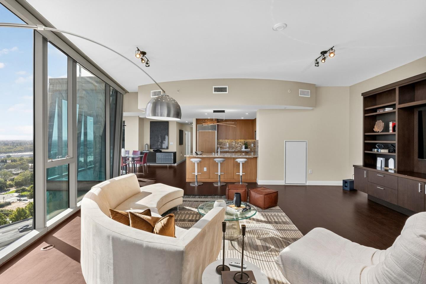 Detail Gallery Image 12 of 44 For 38 N Almaden Blvd #2001,  San Jose,  CA 95110 - 3 Beds | 2 Baths
