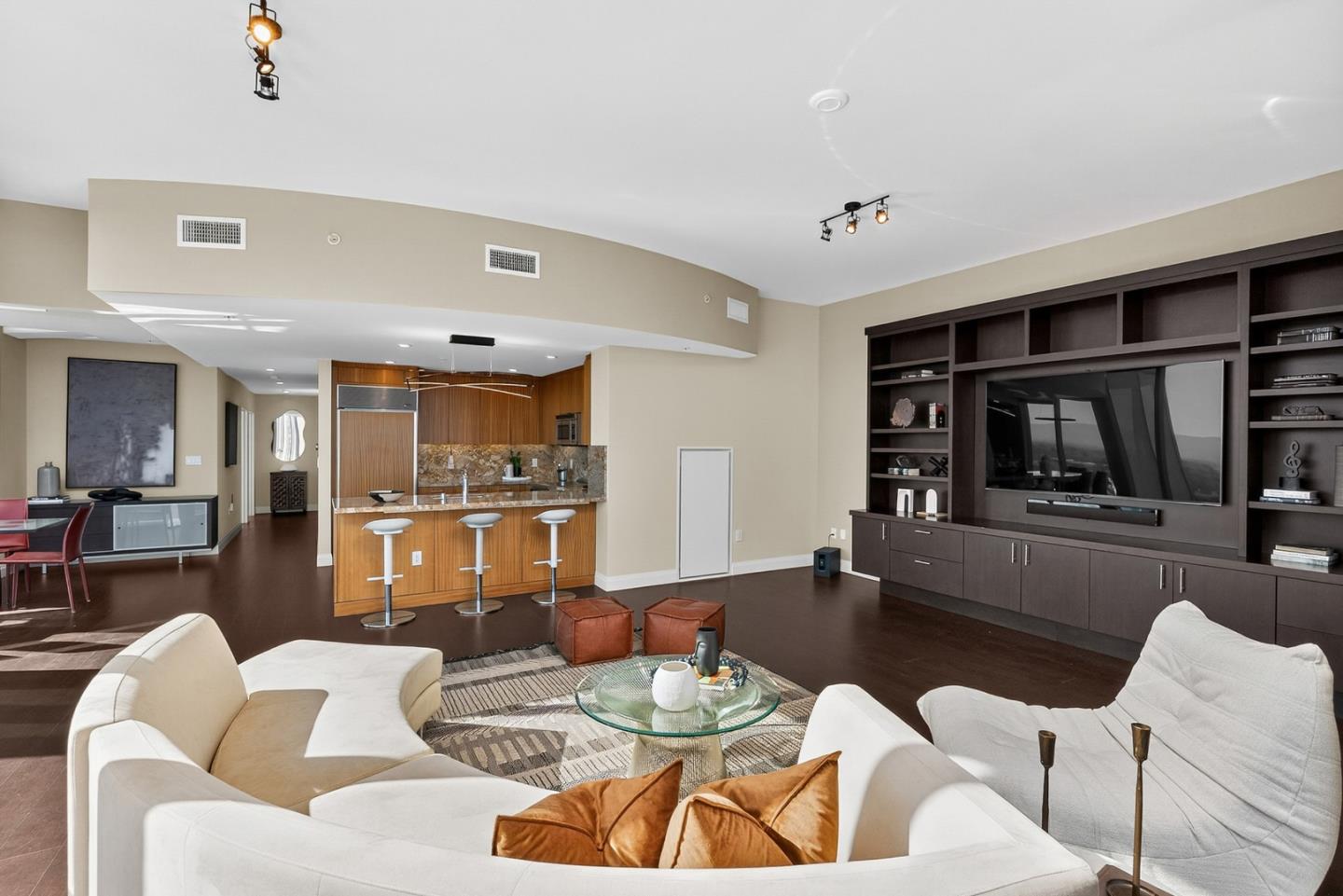Detail Gallery Image 13 of 44 For 38 N Almaden Blvd #2001,  San Jose,  CA 95110 - 3 Beds | 2 Baths