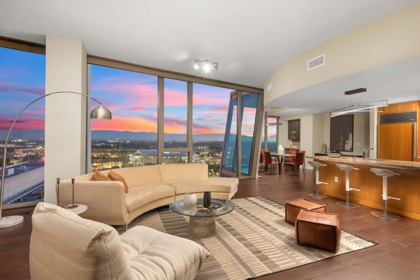 Detail Gallery Image 3 of 44 For 38 N Almaden Blvd #2001,  San Jose,  CA 95110 - 3 Beds | 2 Baths