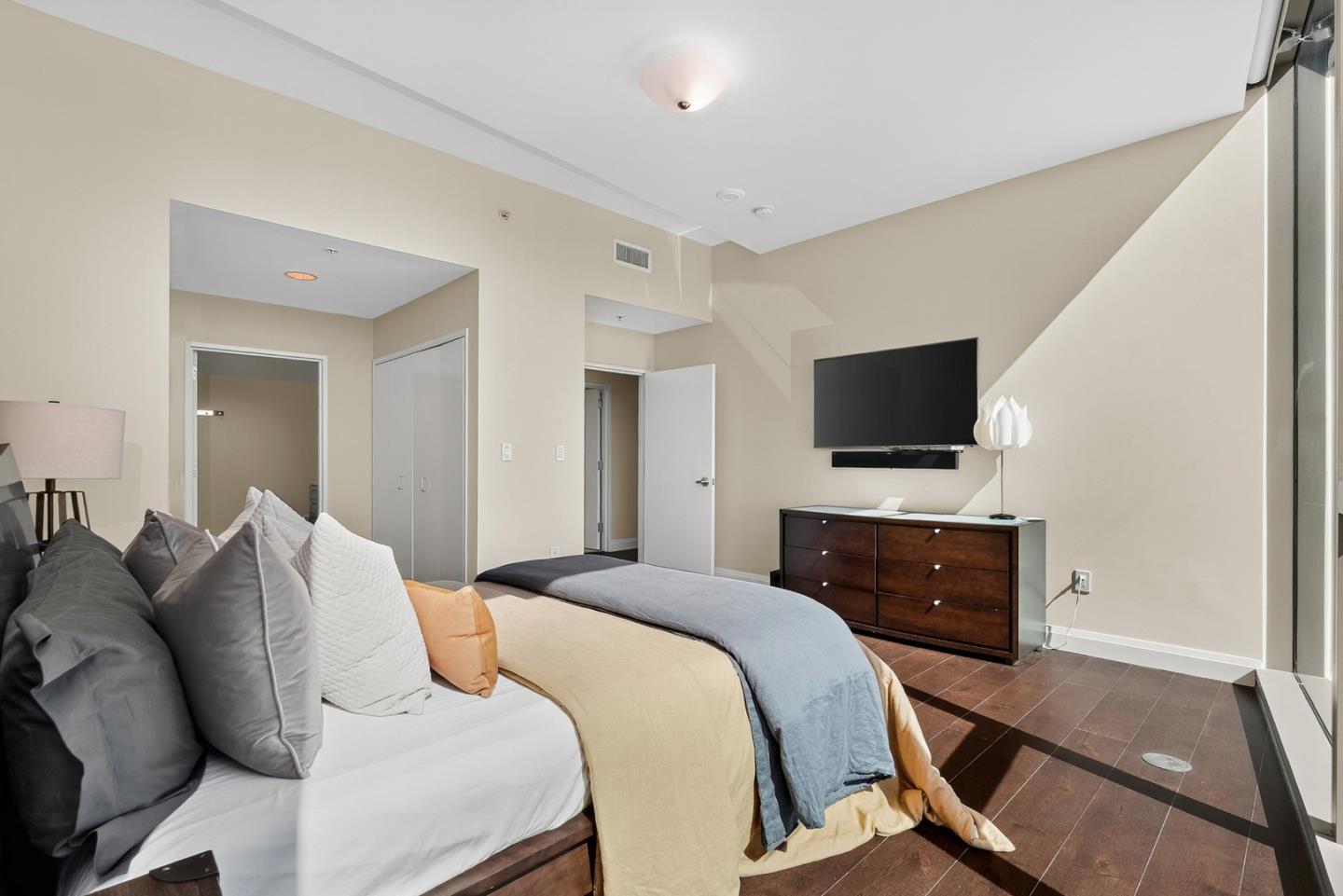 Detail Gallery Image 32 of 44 For 38 N Almaden Blvd #2001,  San Jose,  CA 95110 - 3 Beds | 2 Baths