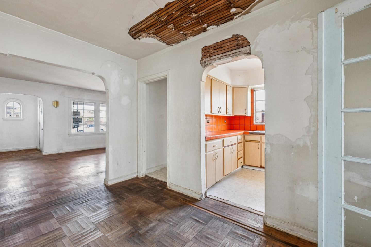 Detail Gallery Image 11 of 62 For 314 E Santa Inez Ave, San Mateo,  CA 94401 - 3 Beds | 2/1 Baths