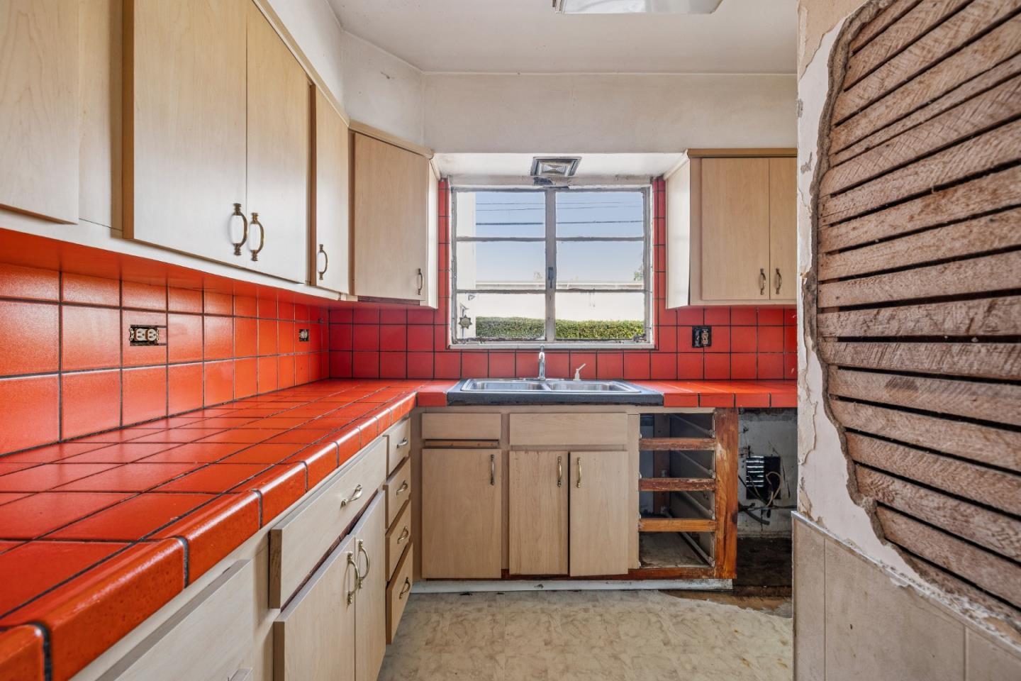 Detail Gallery Image 12 of 62 For 314 E Santa Inez Ave, San Mateo,  CA 94401 - 3 Beds | 2/1 Baths