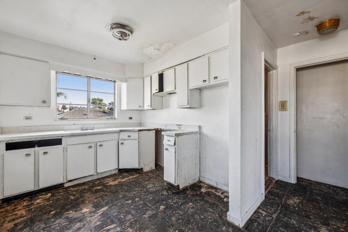 Detail Gallery Image 28 of 62 For 314 E Santa Inez Ave, San Mateo,  CA 94401 - 3 Beds | 2/1 Baths