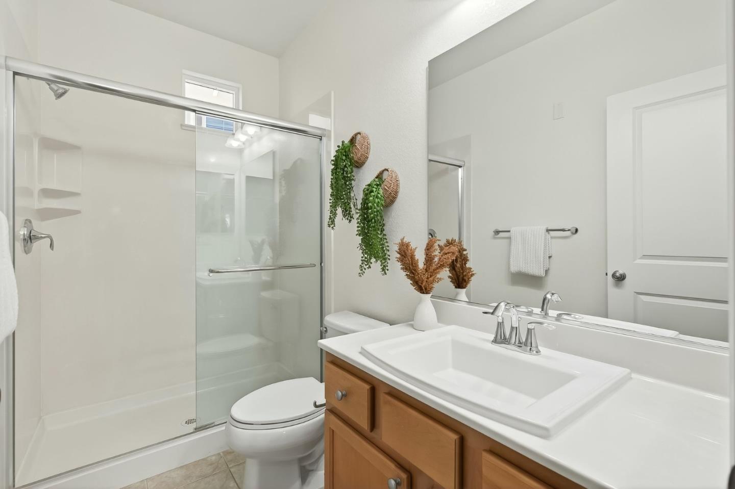 Detail Gallery Image 10 of 29 For 1087 Yarrow Ter, San Jose,  CA 95133 - 3 Beds | 3 Baths