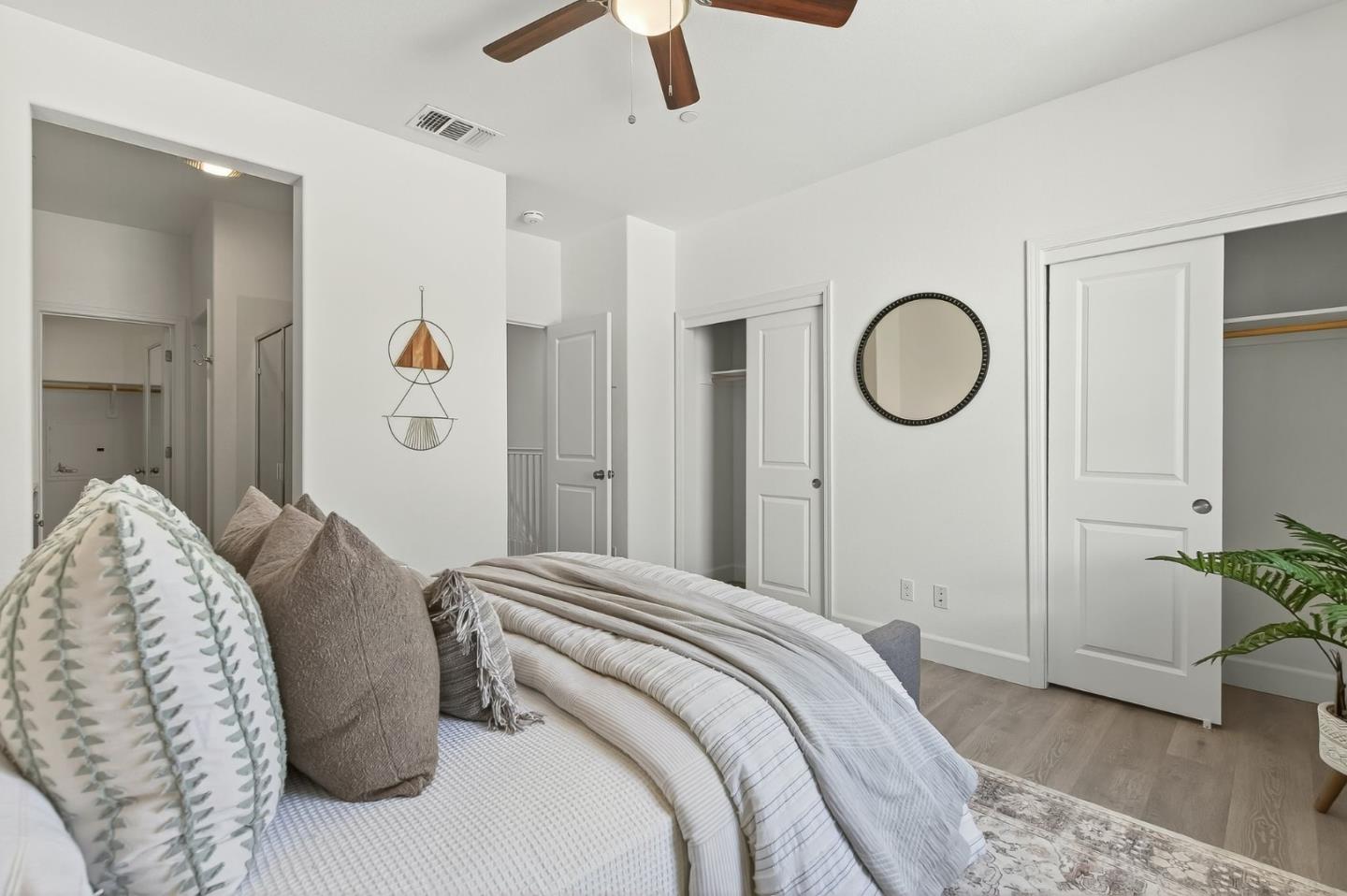 Detail Gallery Image 16 of 29 For 1087 Yarrow Ter, San Jose,  CA 95133 - 3 Beds | 3 Baths