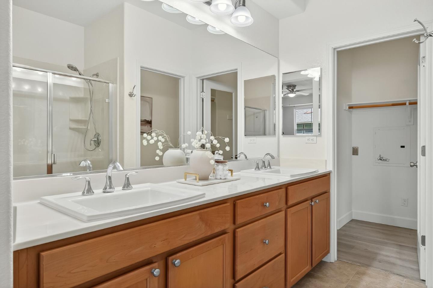 Detail Gallery Image 17 of 29 For 1087 Yarrow Ter, San Jose,  CA 95133 - 3 Beds | 3 Baths