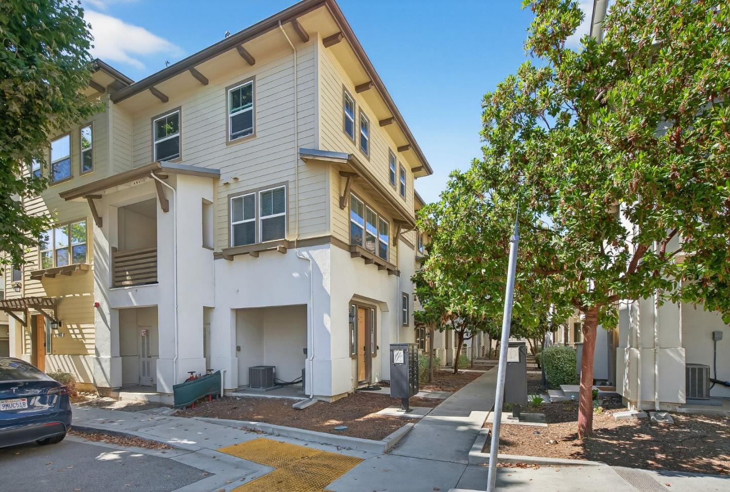 Detail Gallery Image 21 of 29 For 1087 Yarrow Ter, San Jose,  CA 95133 - 3 Beds | 3 Baths