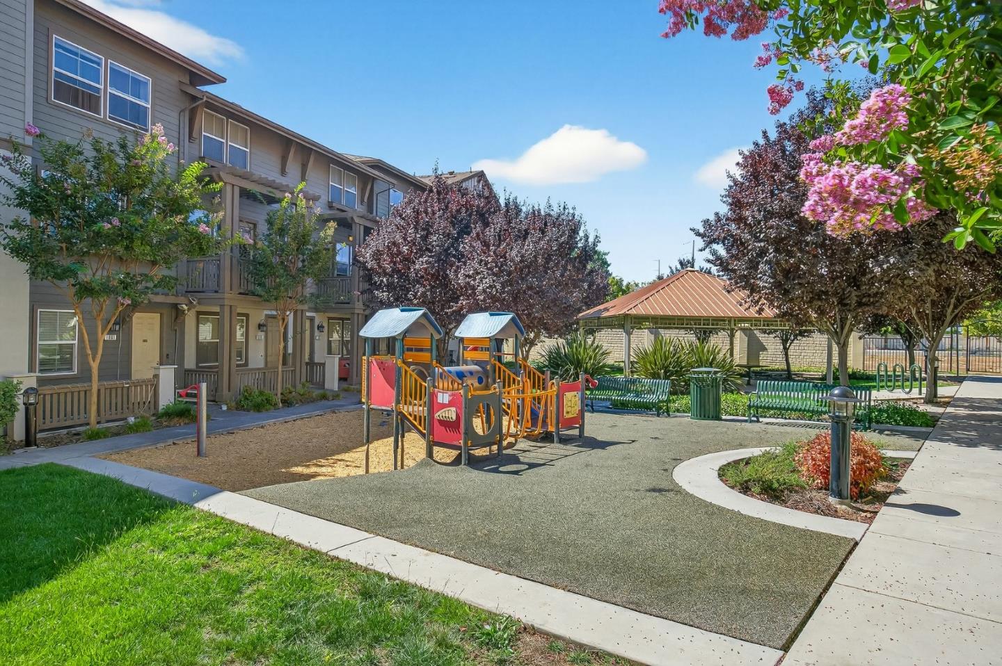 Detail Gallery Image 24 of 29 For 1087 Yarrow Ter, San Jose,  CA 95133 - 3 Beds | 3 Baths