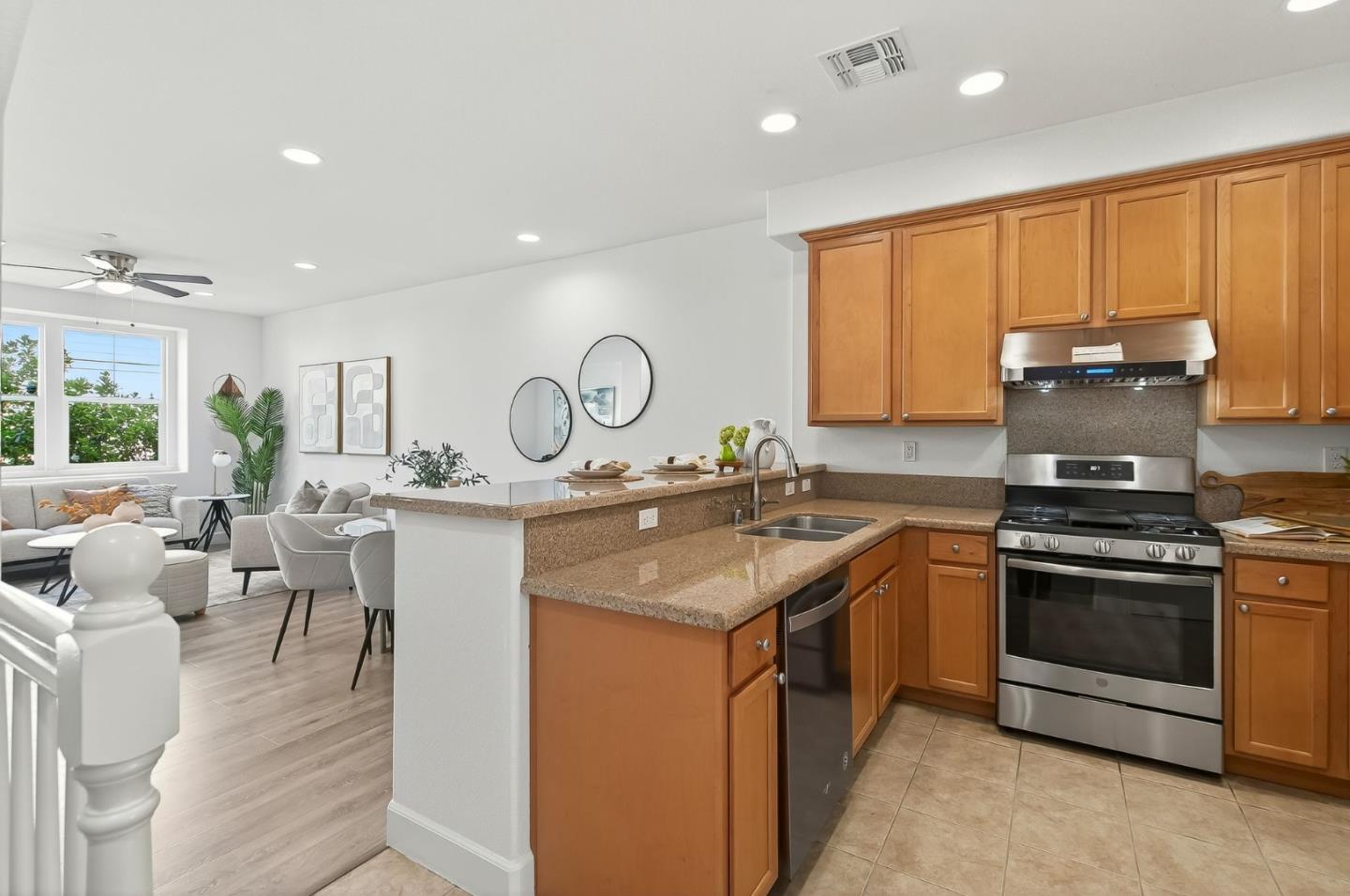 Detail Gallery Image 3 of 29 For 1087 Yarrow Ter, San Jose,  CA 95133 - 3 Beds | 3 Baths