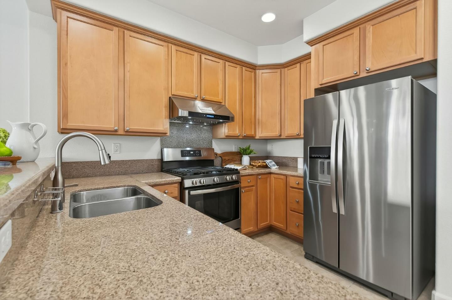 Detail Gallery Image 4 of 29 For 1087 Yarrow Ter, San Jose,  CA 95133 - 3 Beds | 3 Baths