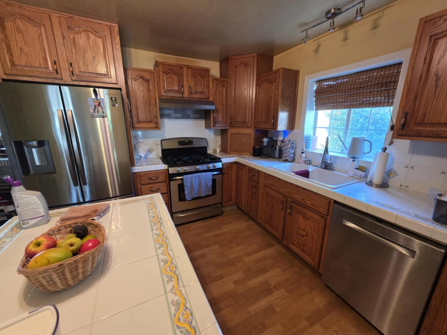 Detail Gallery Image 4 of 12 For 30 Hebert Rd, Salinas,  CA 93906 - 3 Beds | 2 Baths