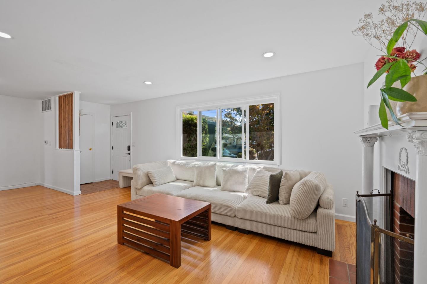 Detail Gallery Image 2 of 23 For 542 Caleb Pl, Hayward,  CA 94544 - 3 Beds | 2 Baths