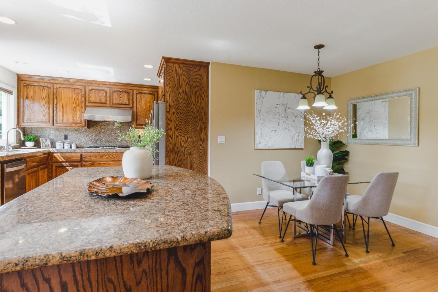 Detail Gallery Image 8 of 63 For 864 Midvale Ln, San Jose,  CA 95136 - 3 Beds | 2 Baths