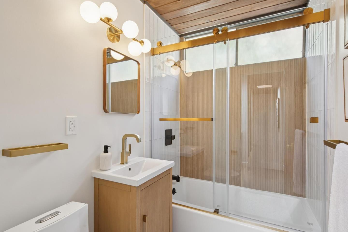 Detail Gallery Image 15 of 46 For 255 Amber Dr, San Francisco,  CA 94131 - 4 Beds | 2 Baths