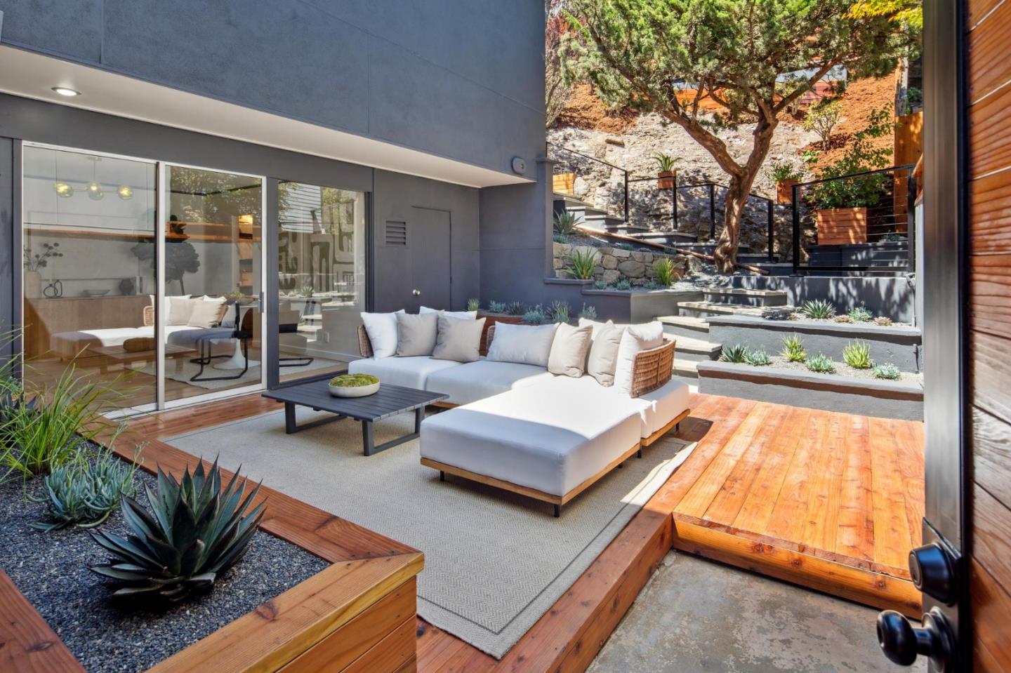 Detail Gallery Image 5 of 46 For 255 Amber Dr, San Francisco,  CA 94131 - 4 Beds | 2 Baths