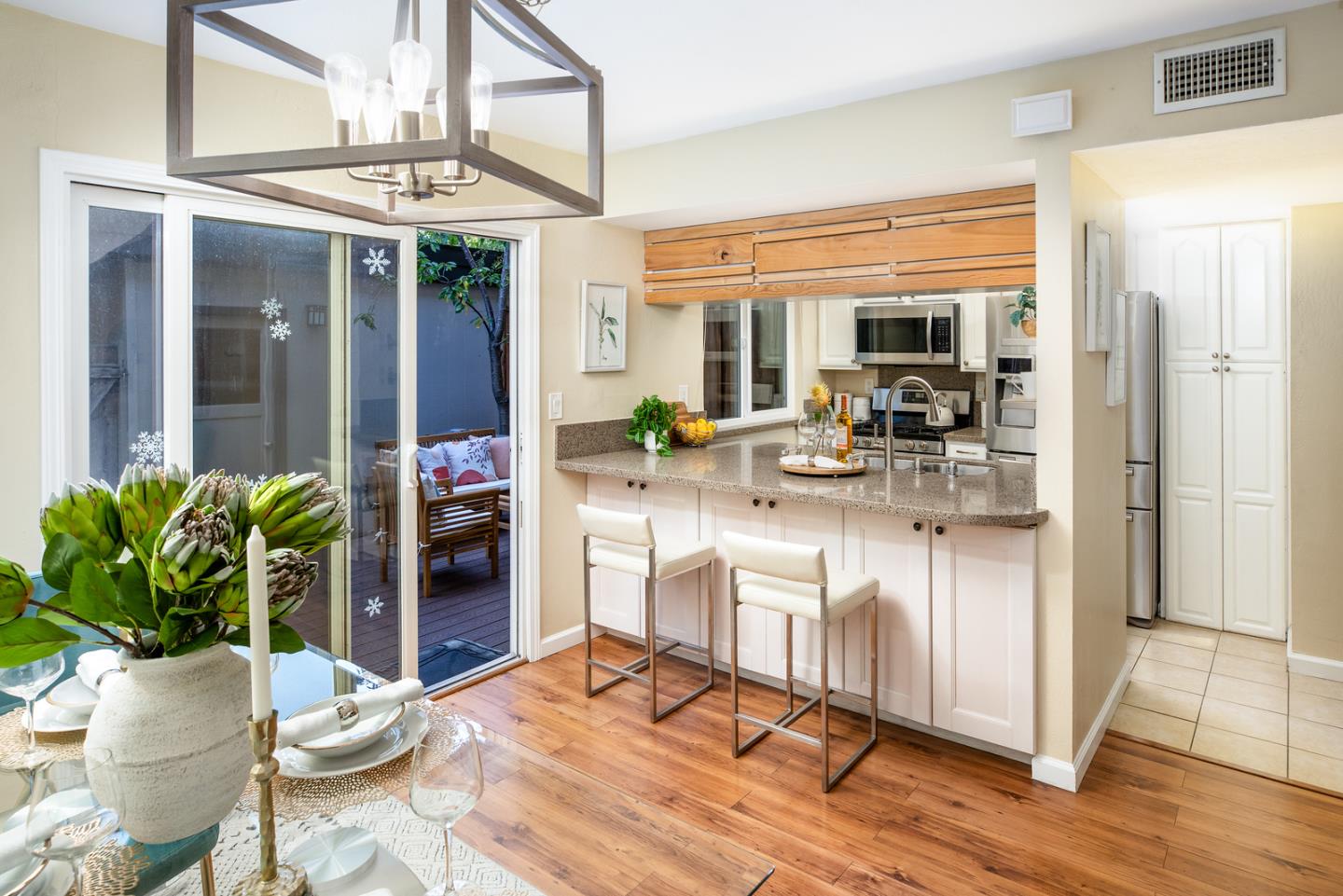 Detail Gallery Image 12 of 27 For 1492 Aurelian Ln, San Jose,  CA 95126 - 3 Beds | 2/1 Baths