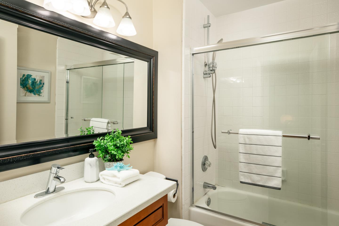 Detail Gallery Image 21 of 27 For 1492 Aurelian Ln, San Jose,  CA 95126 - 3 Beds | 2/1 Baths