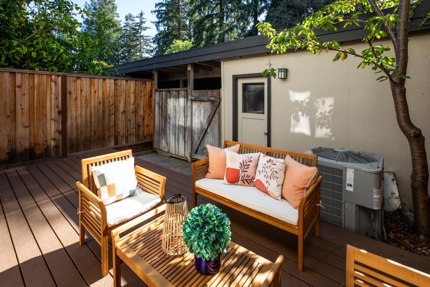 Detail Gallery Image 25 of 27 For 1492 Aurelian Ln, San Jose,  CA 95126 - 3 Beds | 2/1 Baths