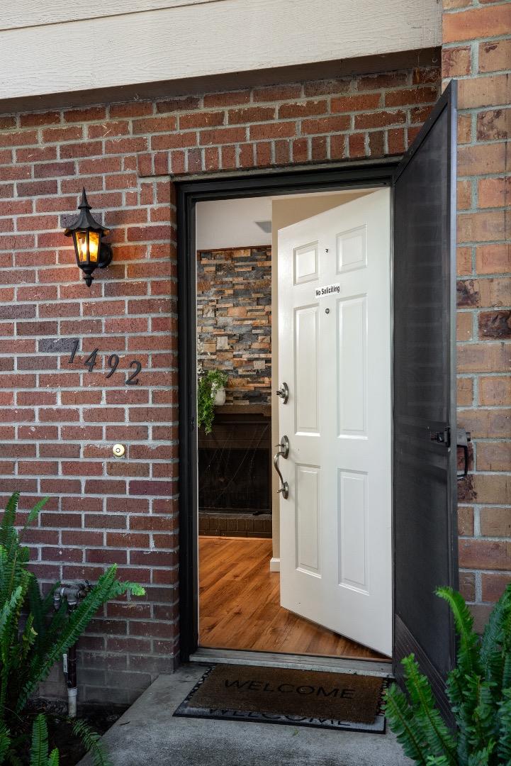 Detail Gallery Image 3 of 27 For 1492 Aurelian Ln, San Jose,  CA 95126 - 3 Beds | 2/1 Baths